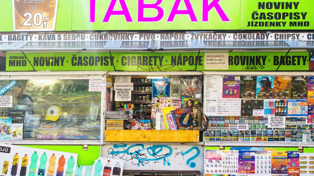 Foto: Mizející svět trafik. Vytlačily je večerky i digitální doba